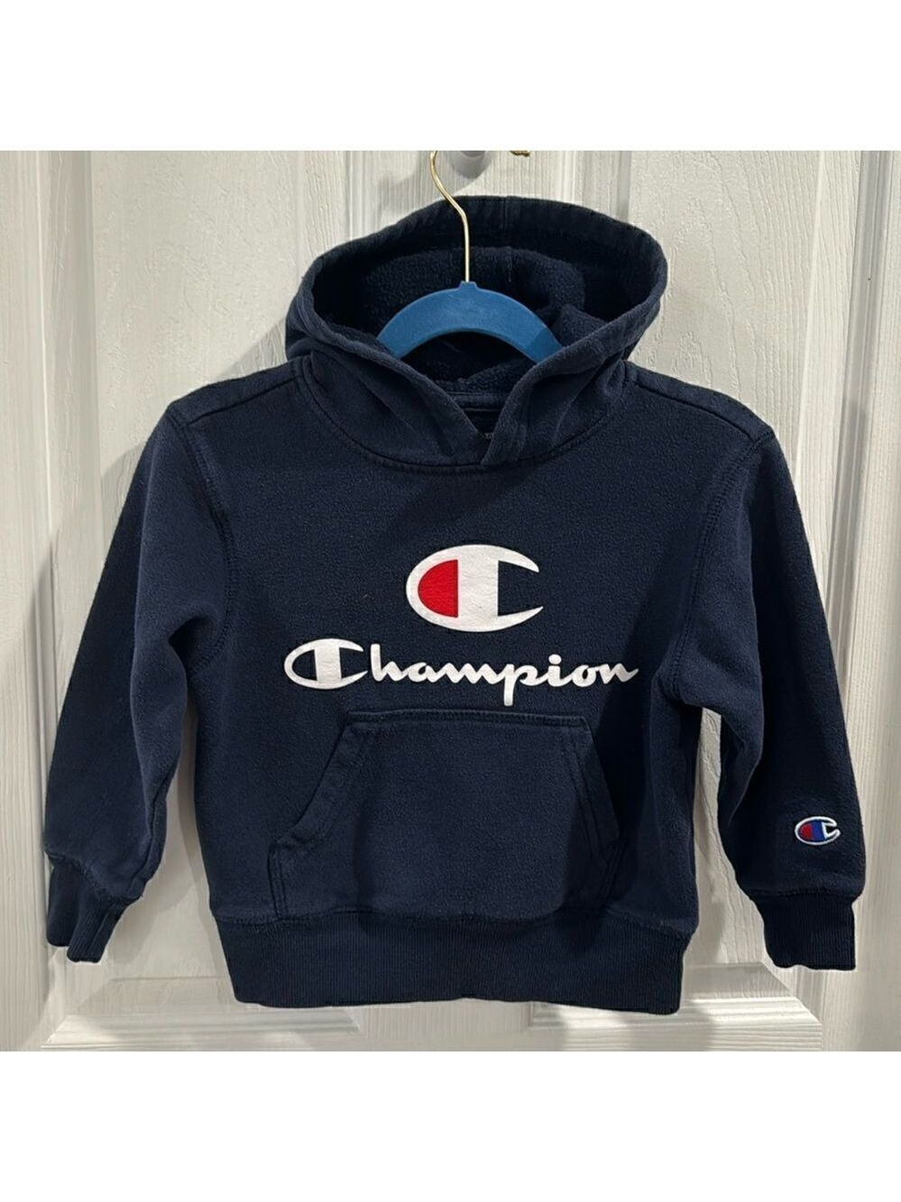 CHAMPION HOODED SWEATSHIRT. NAVY BLUE
